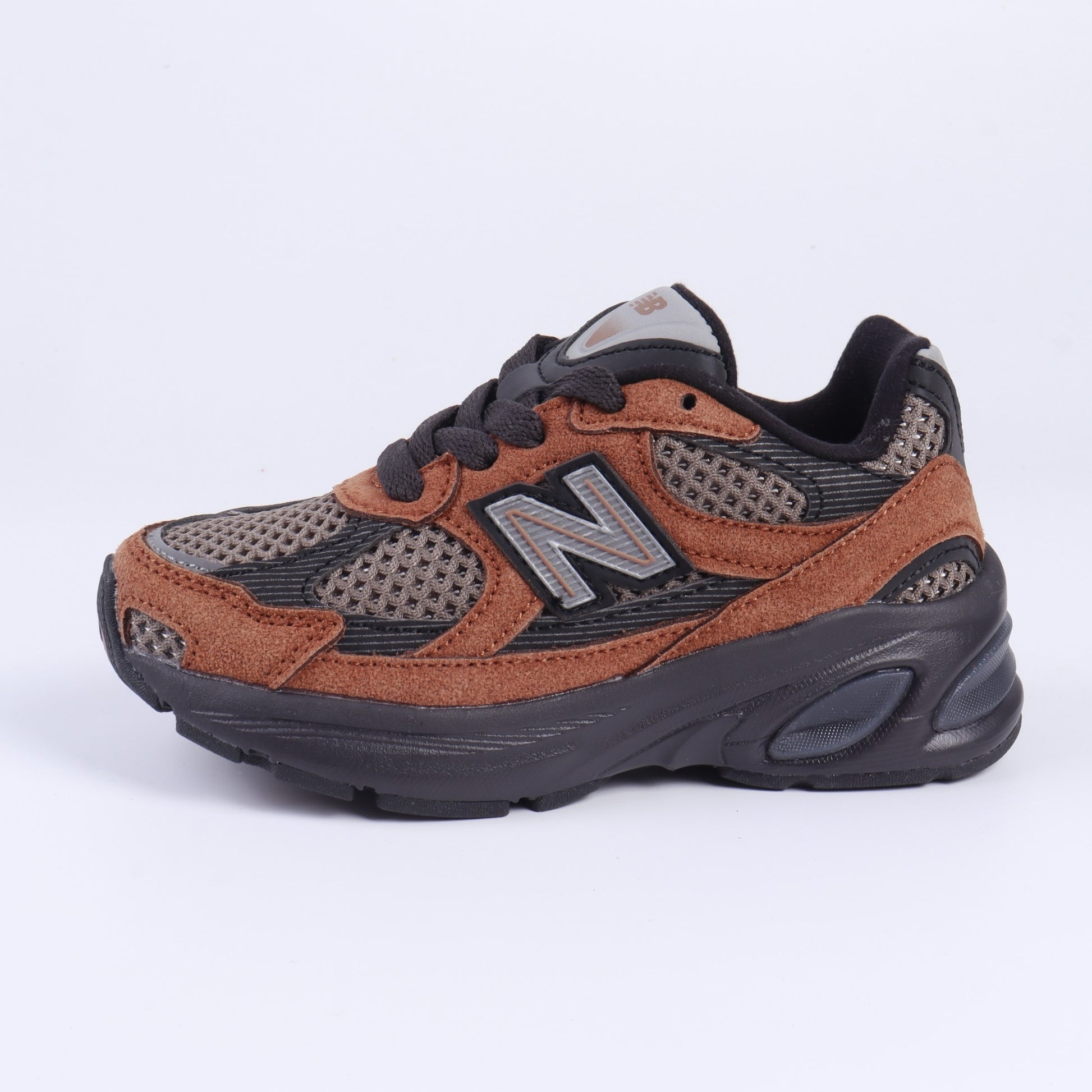 N 2010 children's shoes" Warm brown, dark grey, lighter brown"