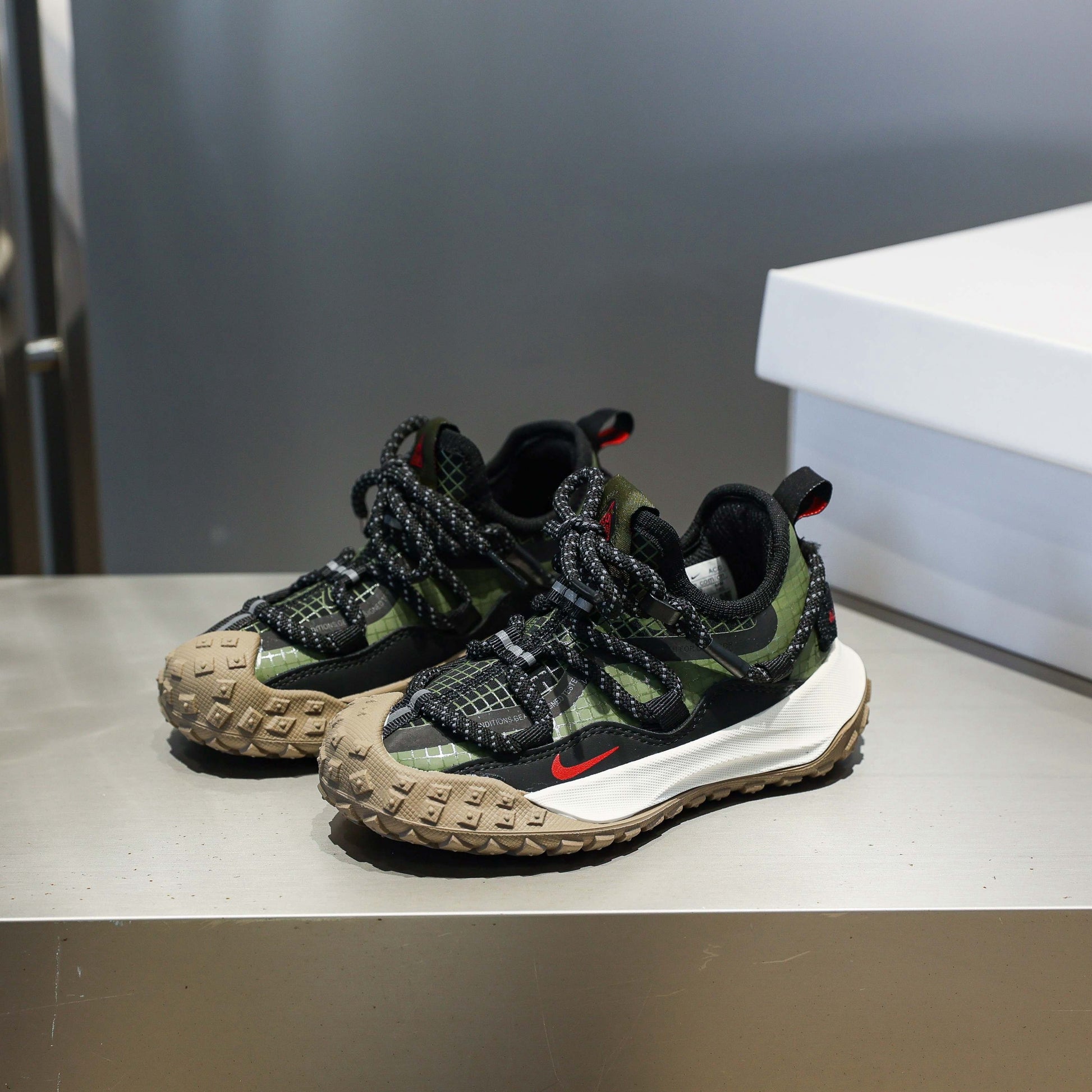 Nike ACG tire-soled hiking shoes