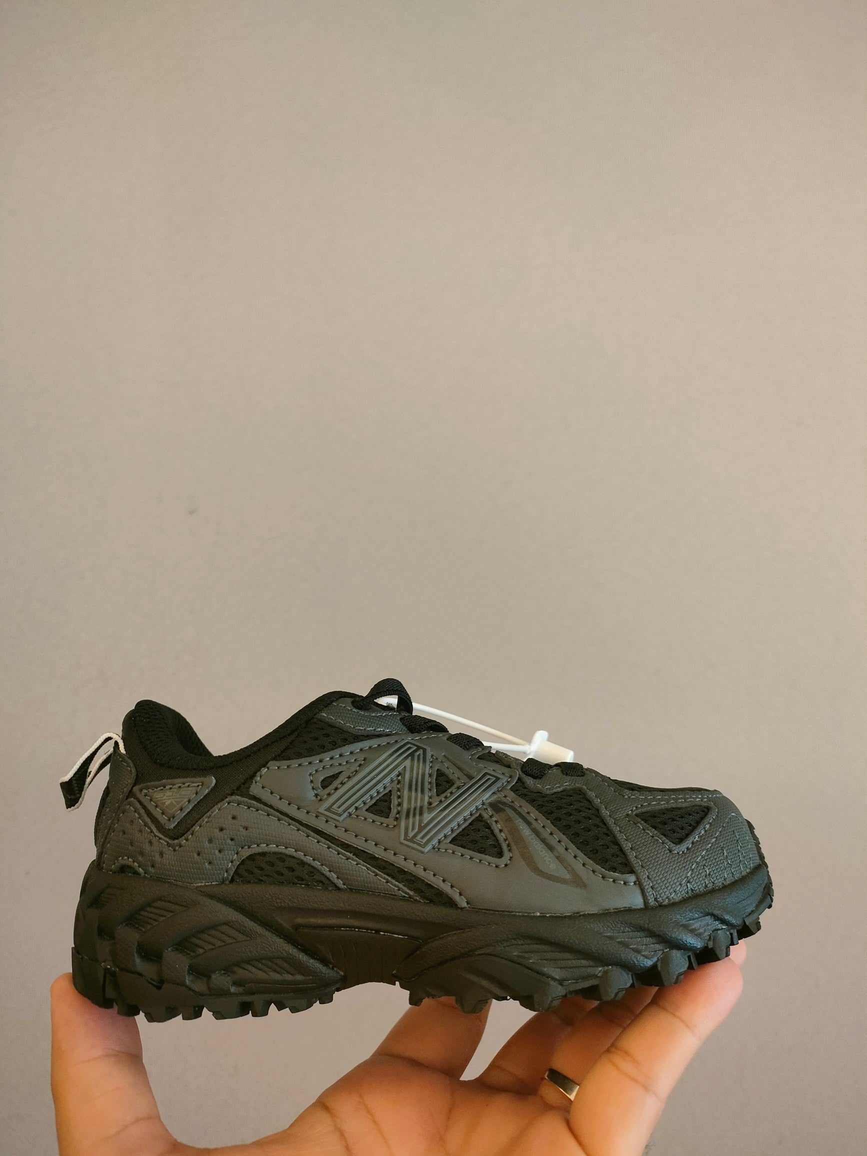 NB610 children's outdoor shoes" black"