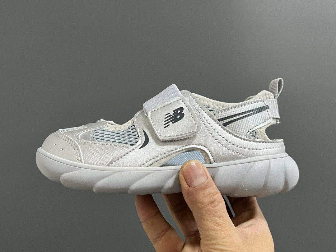 NB new 920 Mary Jane mesh stitching Velcro children's sandals" silver"
