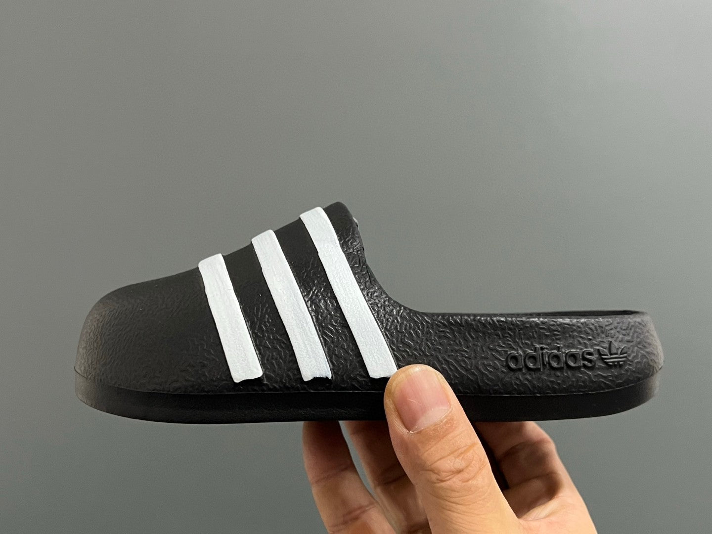 A's new style children's slippers with closed toe cap" black"