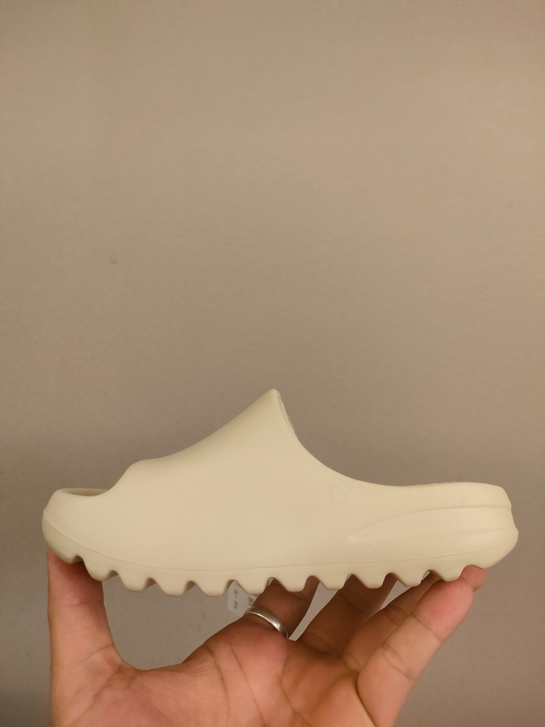700 Coconut Slippers" cream"