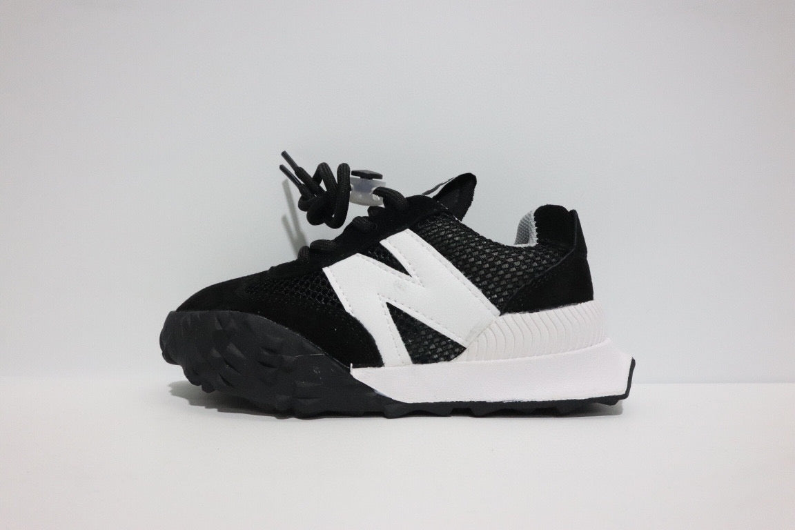 N official website synchronized parallel bars sandals " black, white"