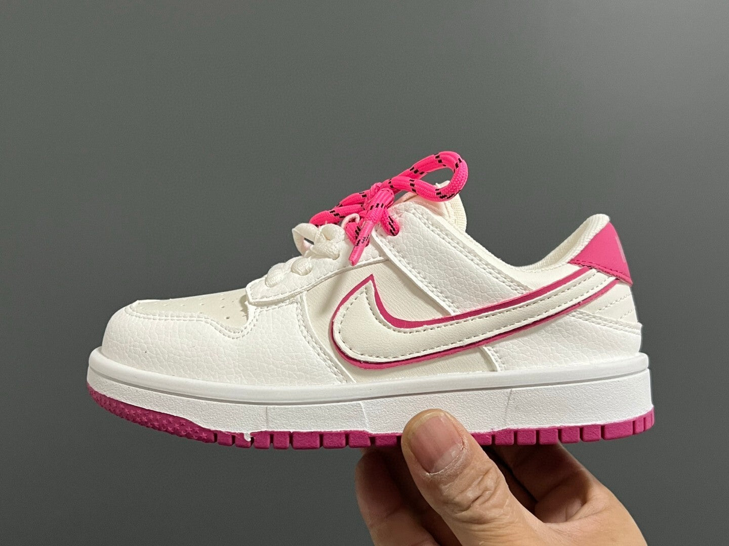 S-shaped low-top co-branded cartoon Velcro