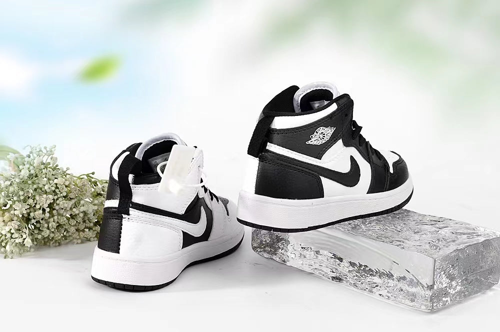 Jordan AJ1 children's shoes" black, white"