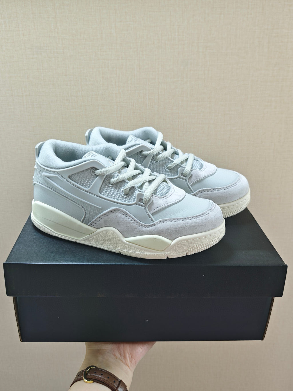 Jordan 4 Retro Sneakers " light grey"