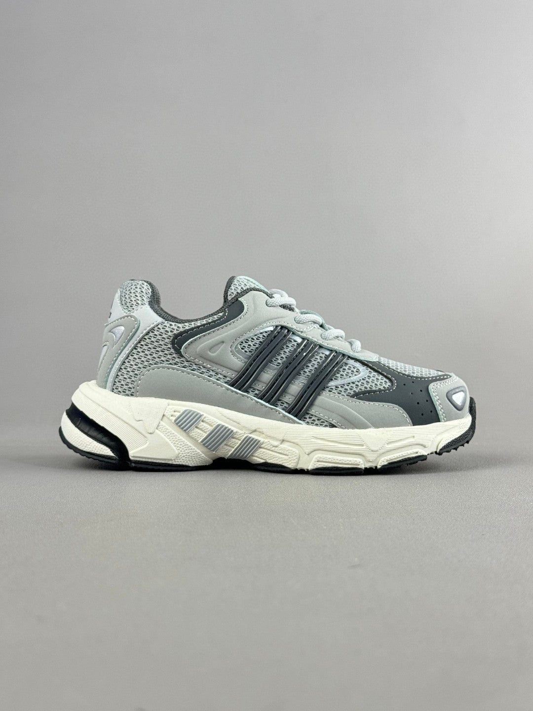 AD response CL retro casual shoes" off white, silver"