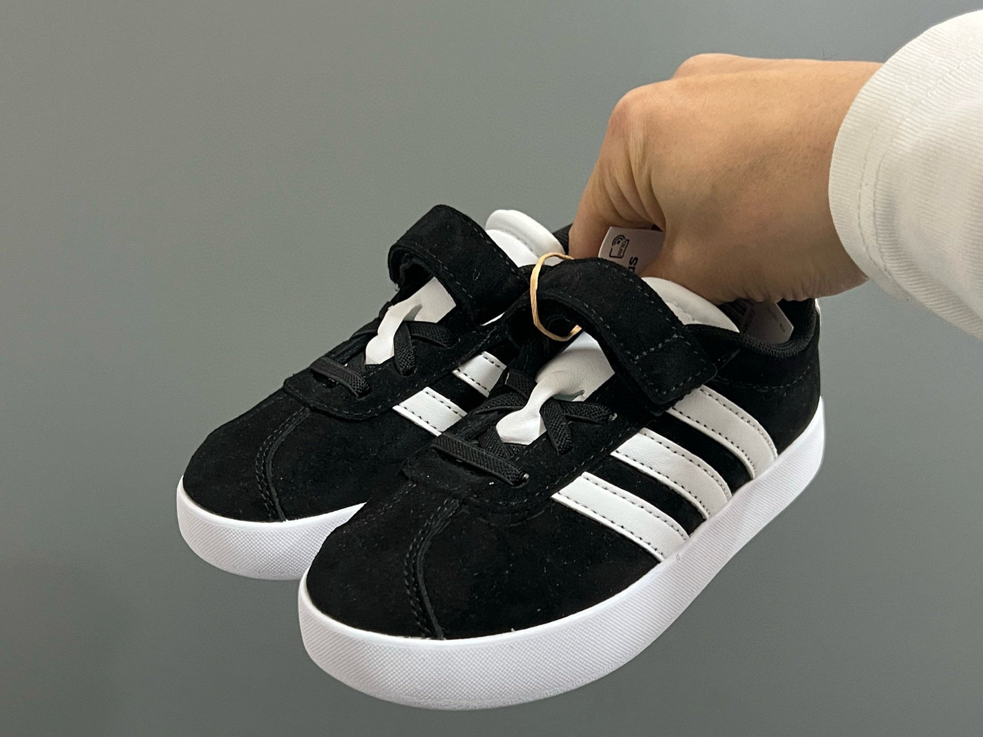 Adidas tennis shoes" black"