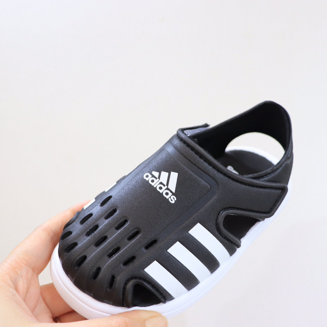 Adidas Seahorse III hole shoes" black"
