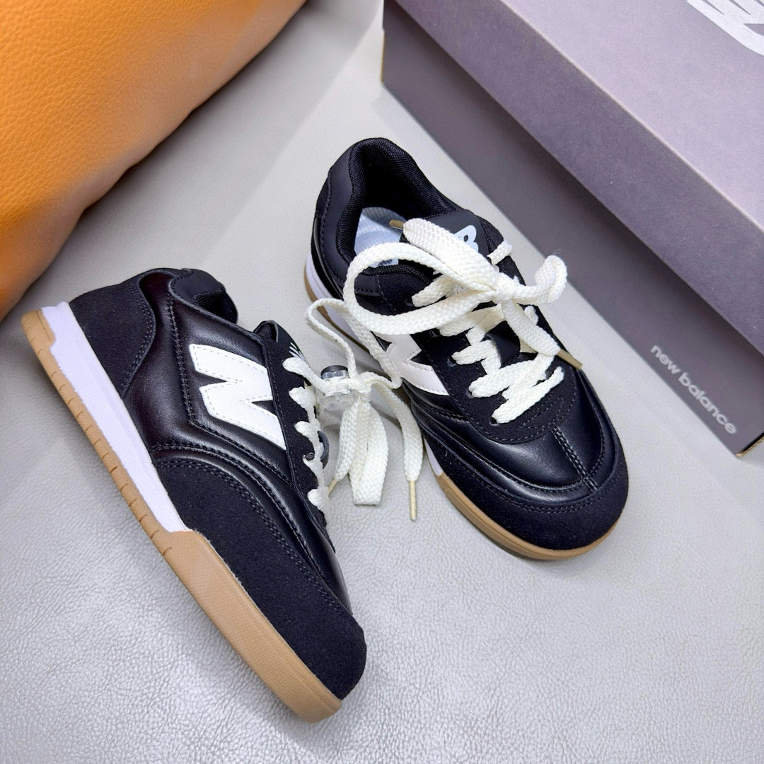 NB URC42LA lace-up buckle children's shoes" black"