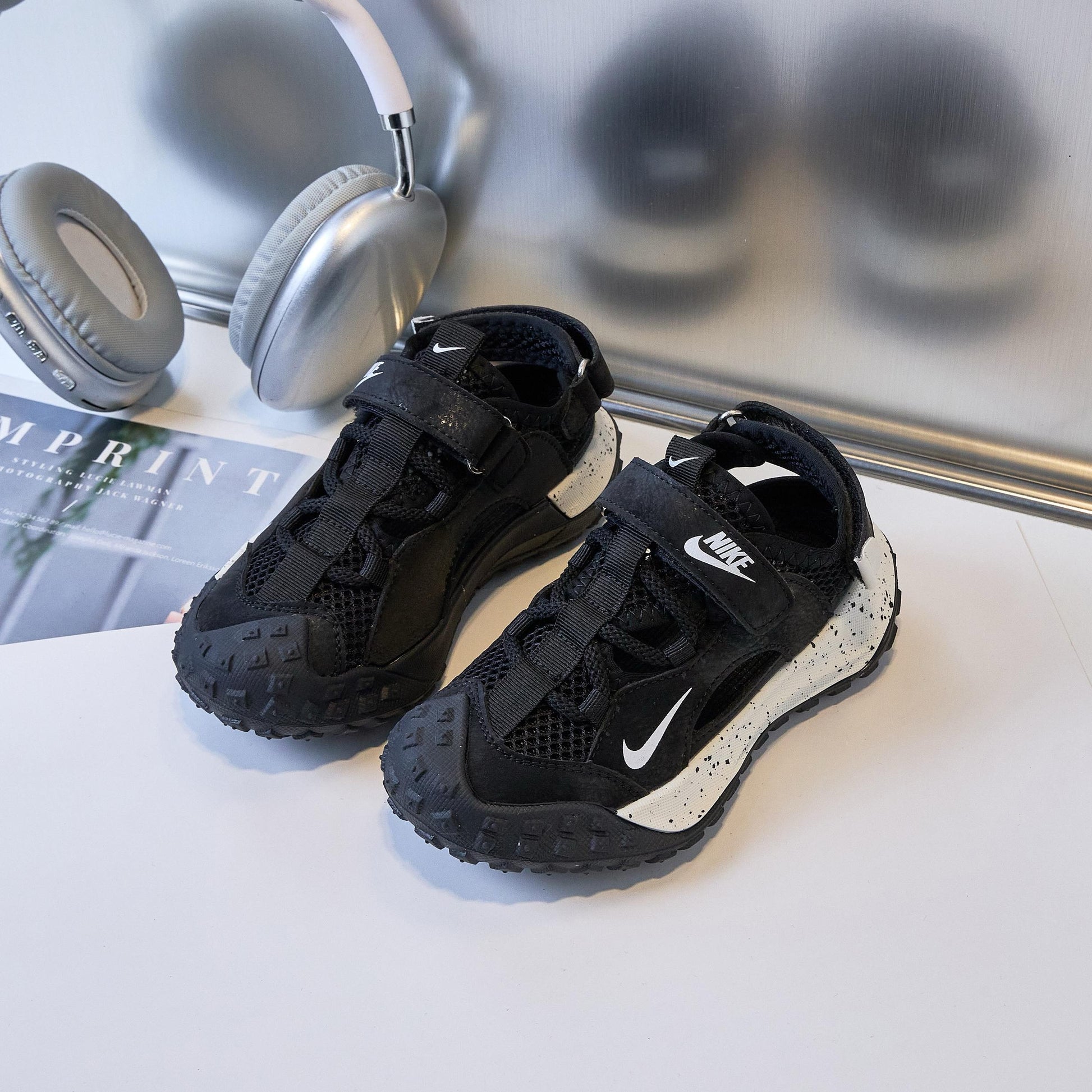 Nike tire bottom Velcro sandals" black"