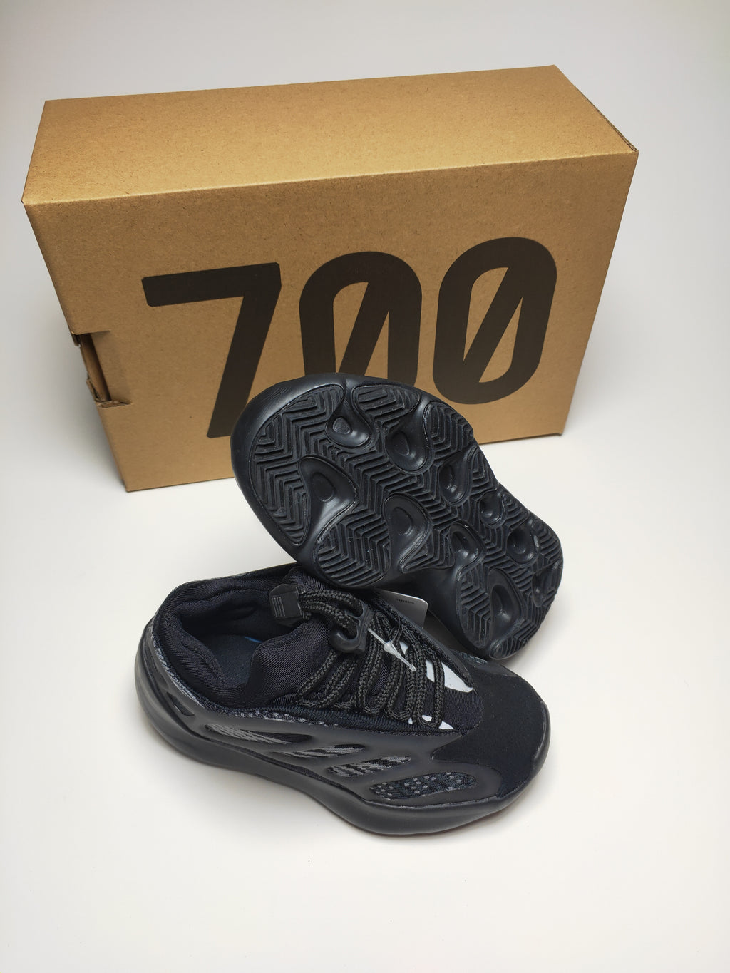 700V3" black"