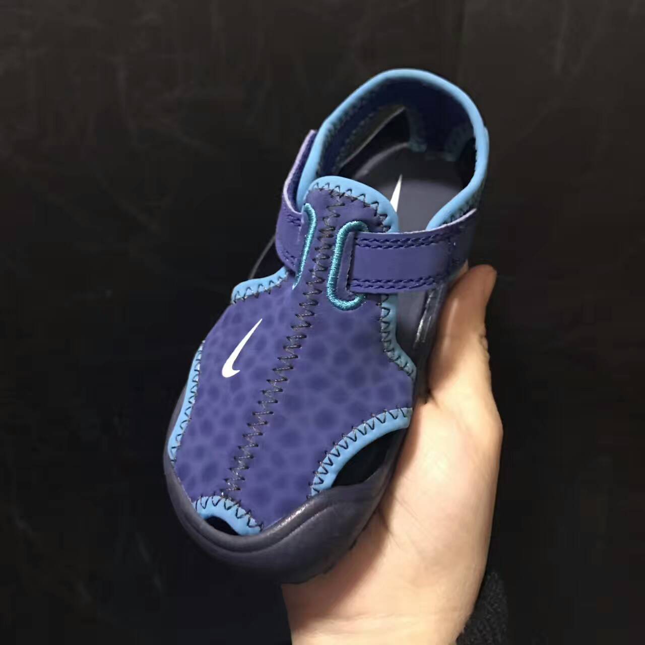 Nike children's closed toe sandals " dark blue"