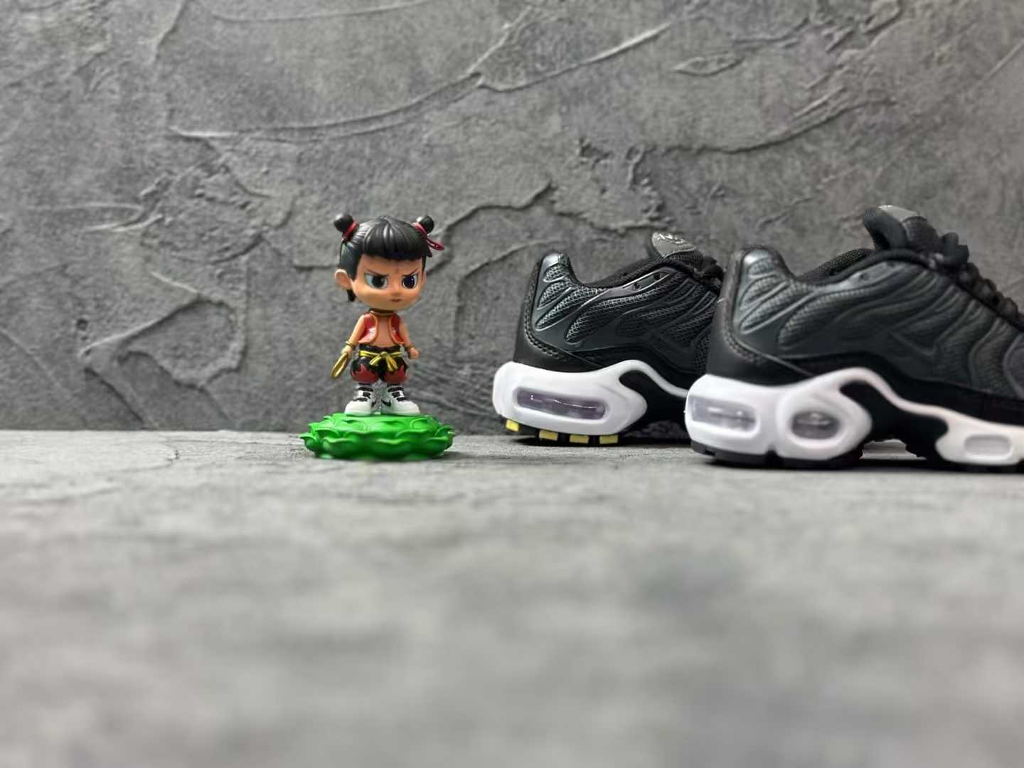 Nike Air Max Plus running shoes " black"