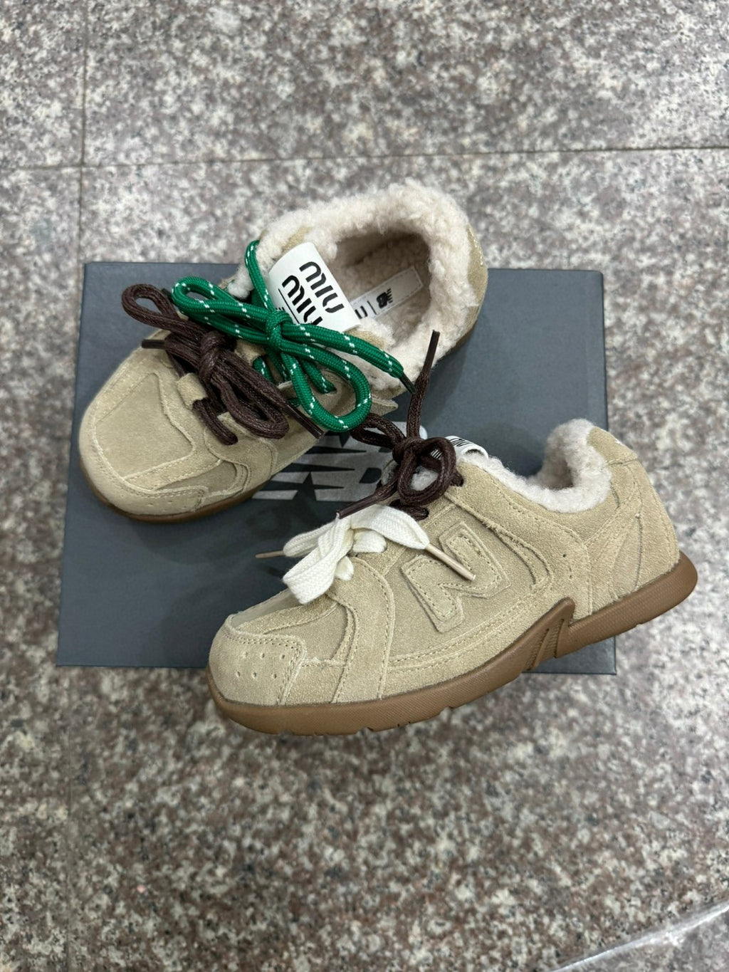 NB 530 miumiu velvet co-branded children's shoes" beige"