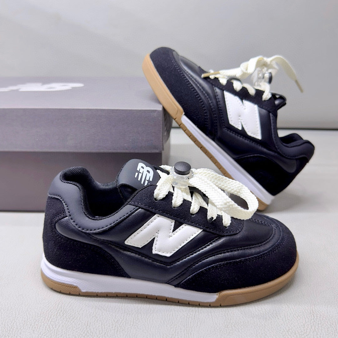 NB URC42LA lace-up buckle children's shoes" black"