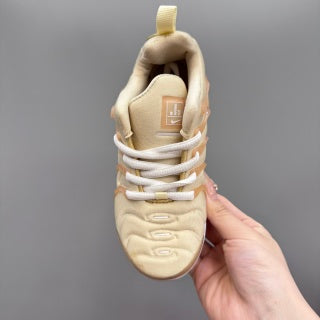 Nike AIR MAX plus full-length air cushion children's sports shoes " cream color"