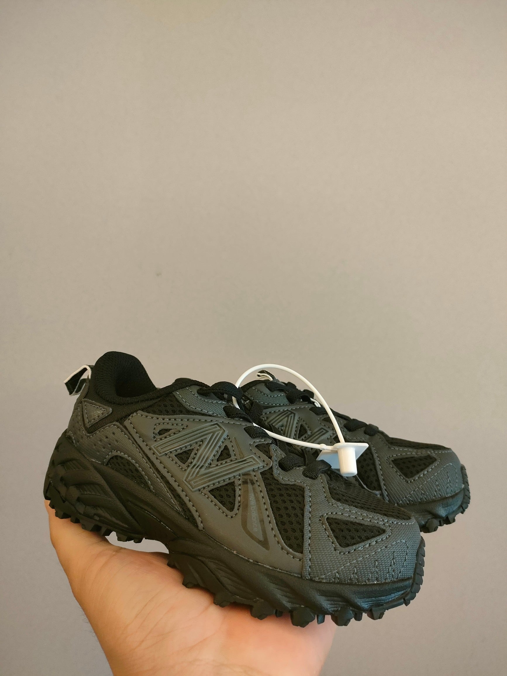 NB610 children's outdoor shoes" black"