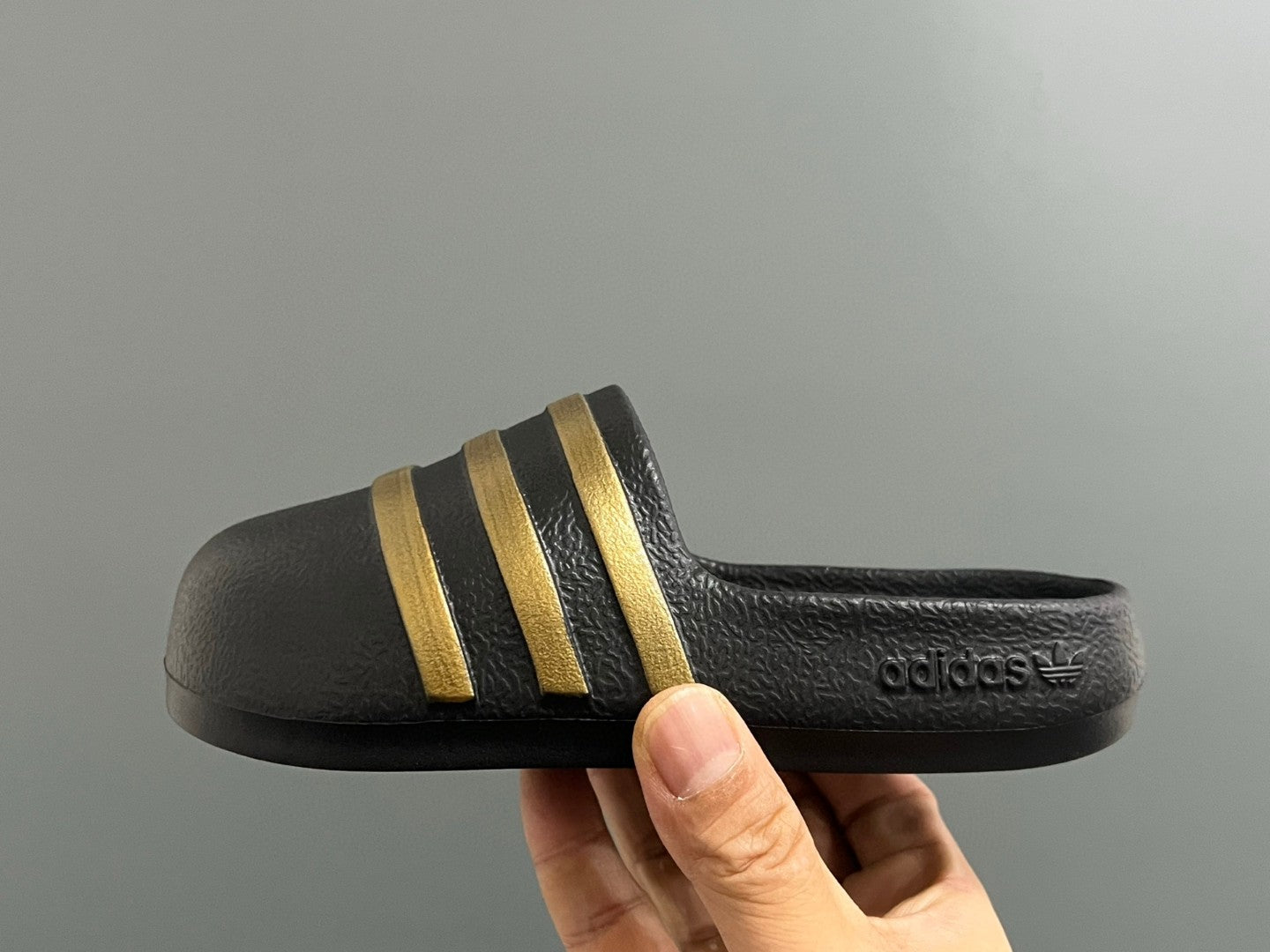 A's new style children's slippers with closed toe cap" Dark brown"