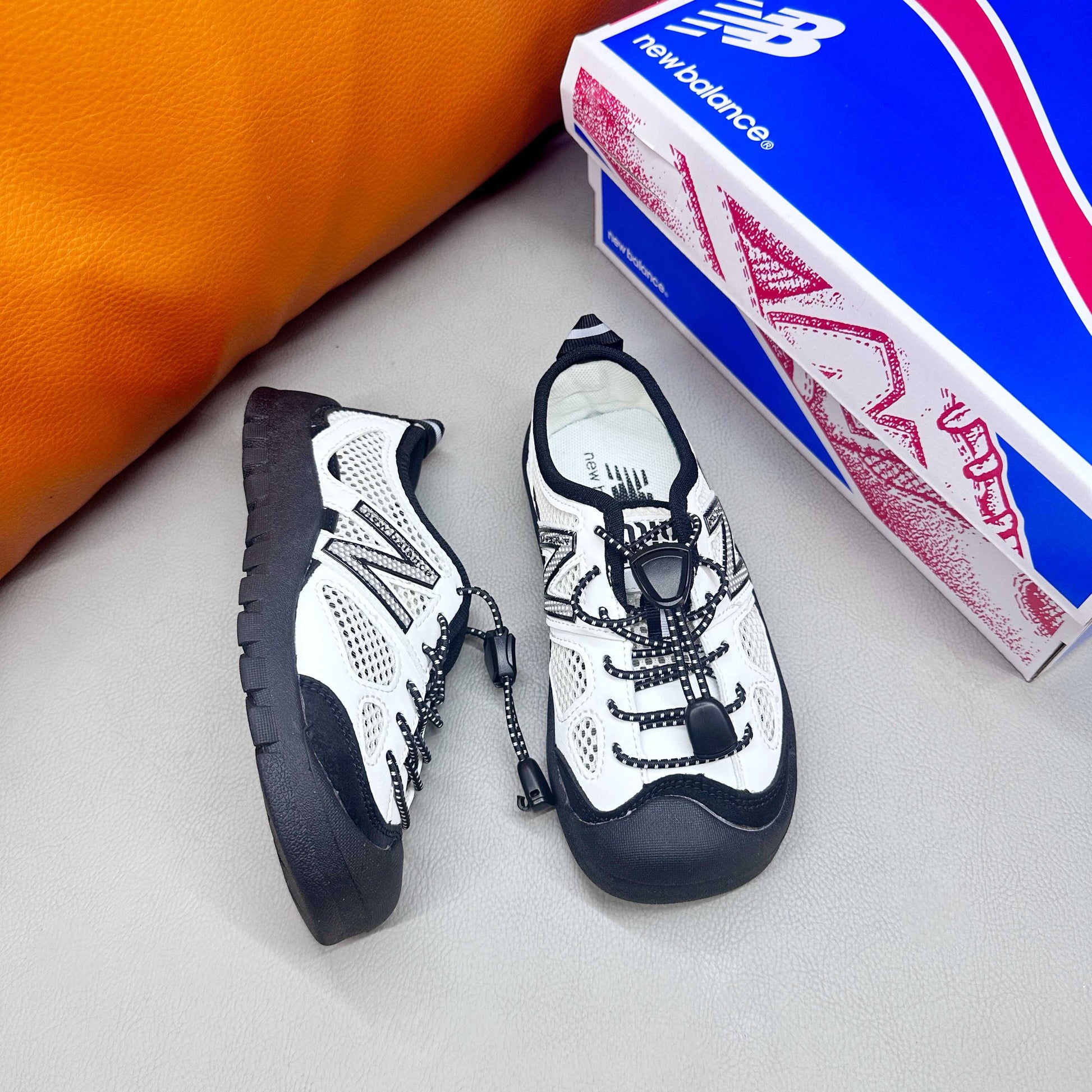 N530 MIUMIU Stream Sandals" white and dark blue"