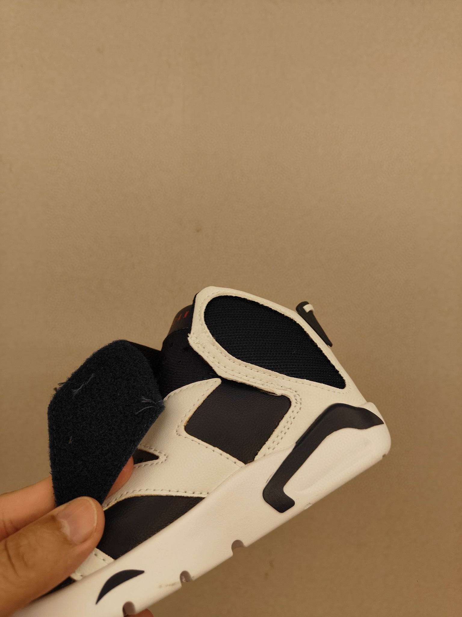Joe 6 Velcro leather basketball shoes" white, black"