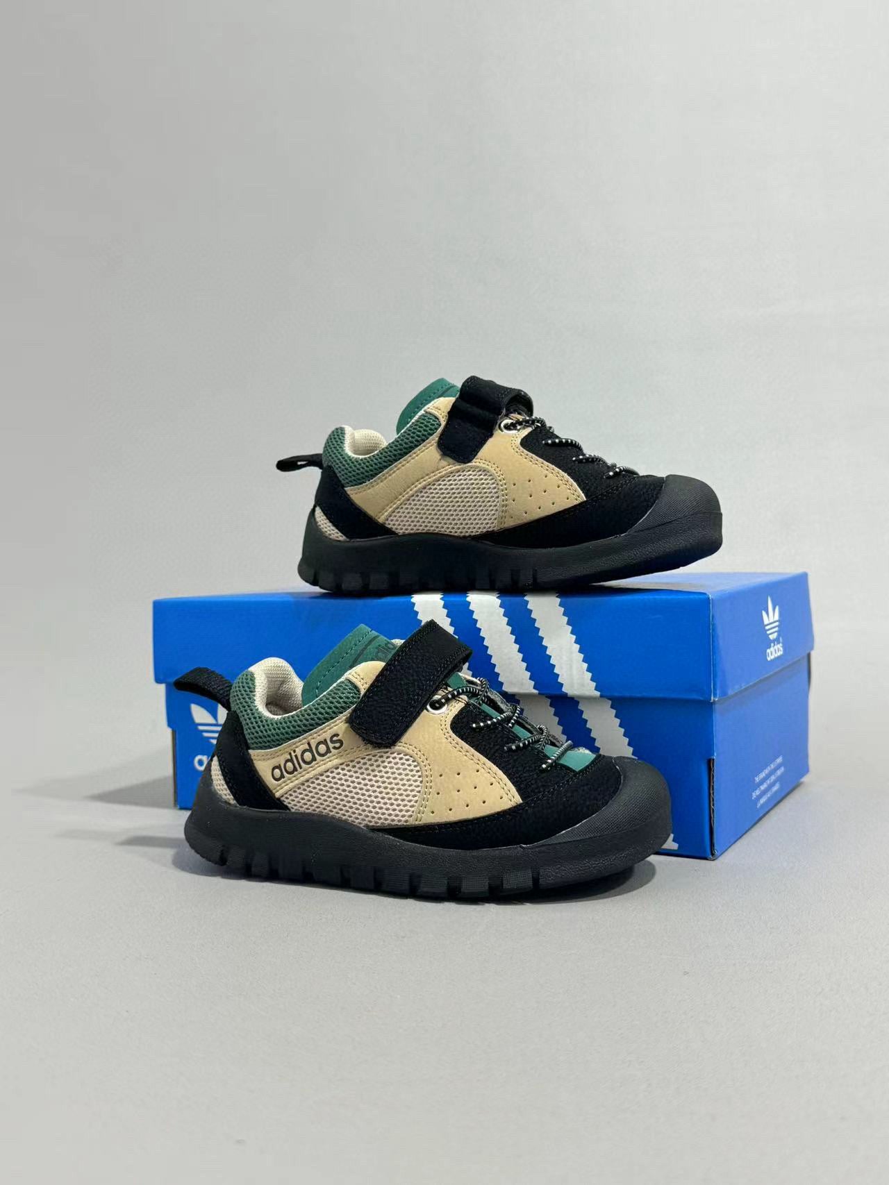 Adidas outdoor hiking shoes" black"