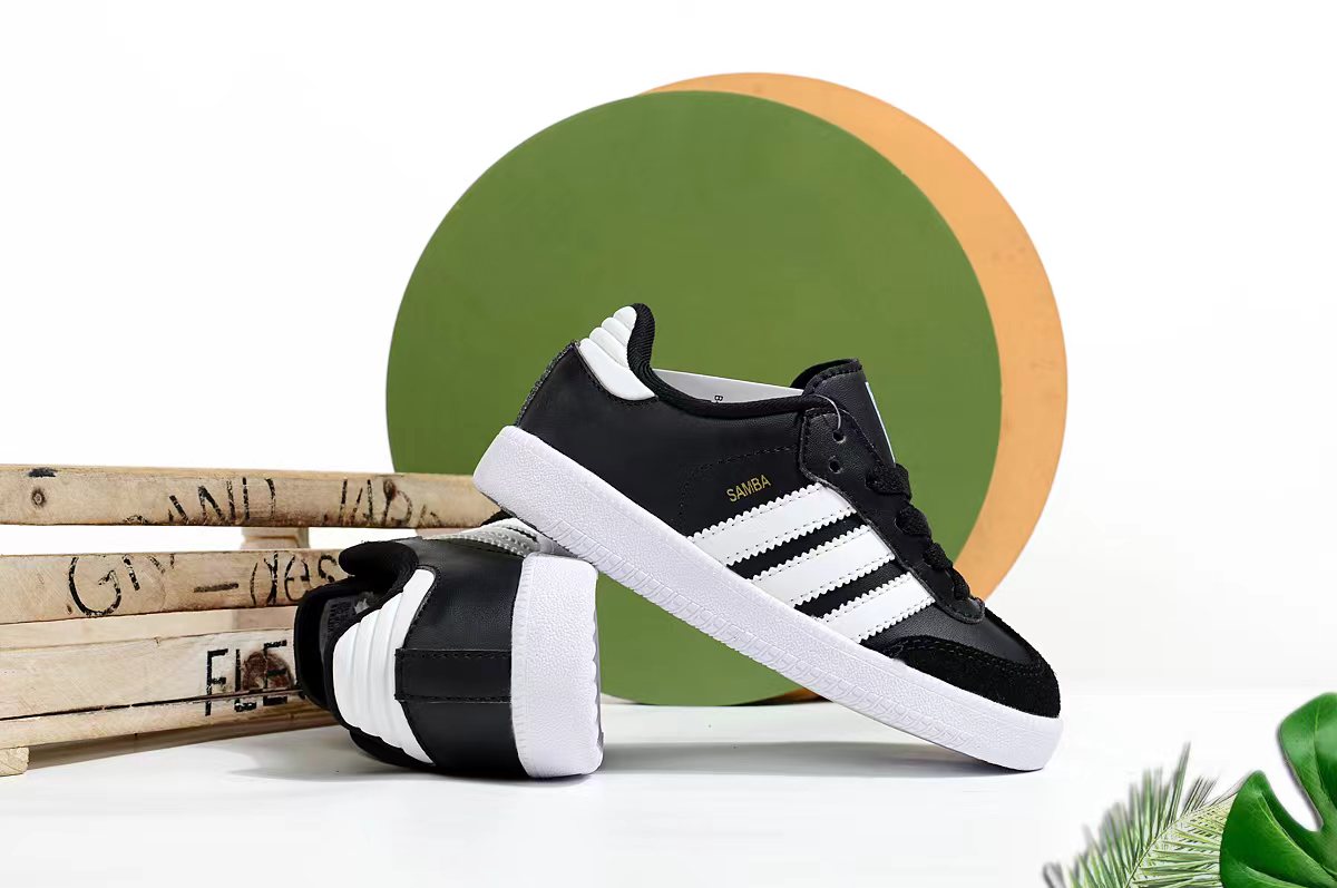 Adidas children's training shoes" black"