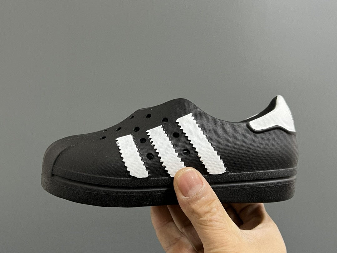 Soft shell hole slip-on sandals for children" black"