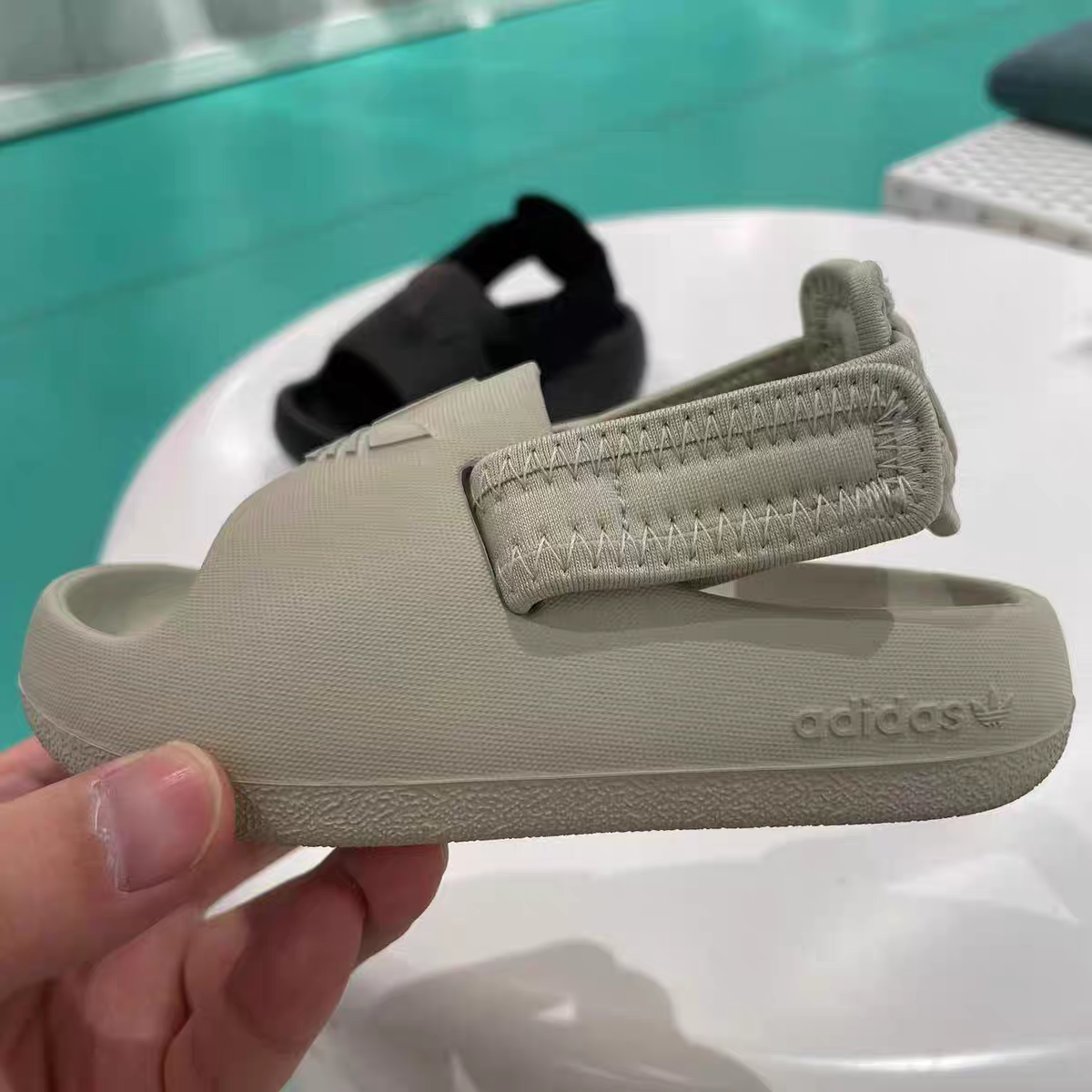 Adidas clover soft thick sole detachable two-wear children's sandals" solid light brown"
