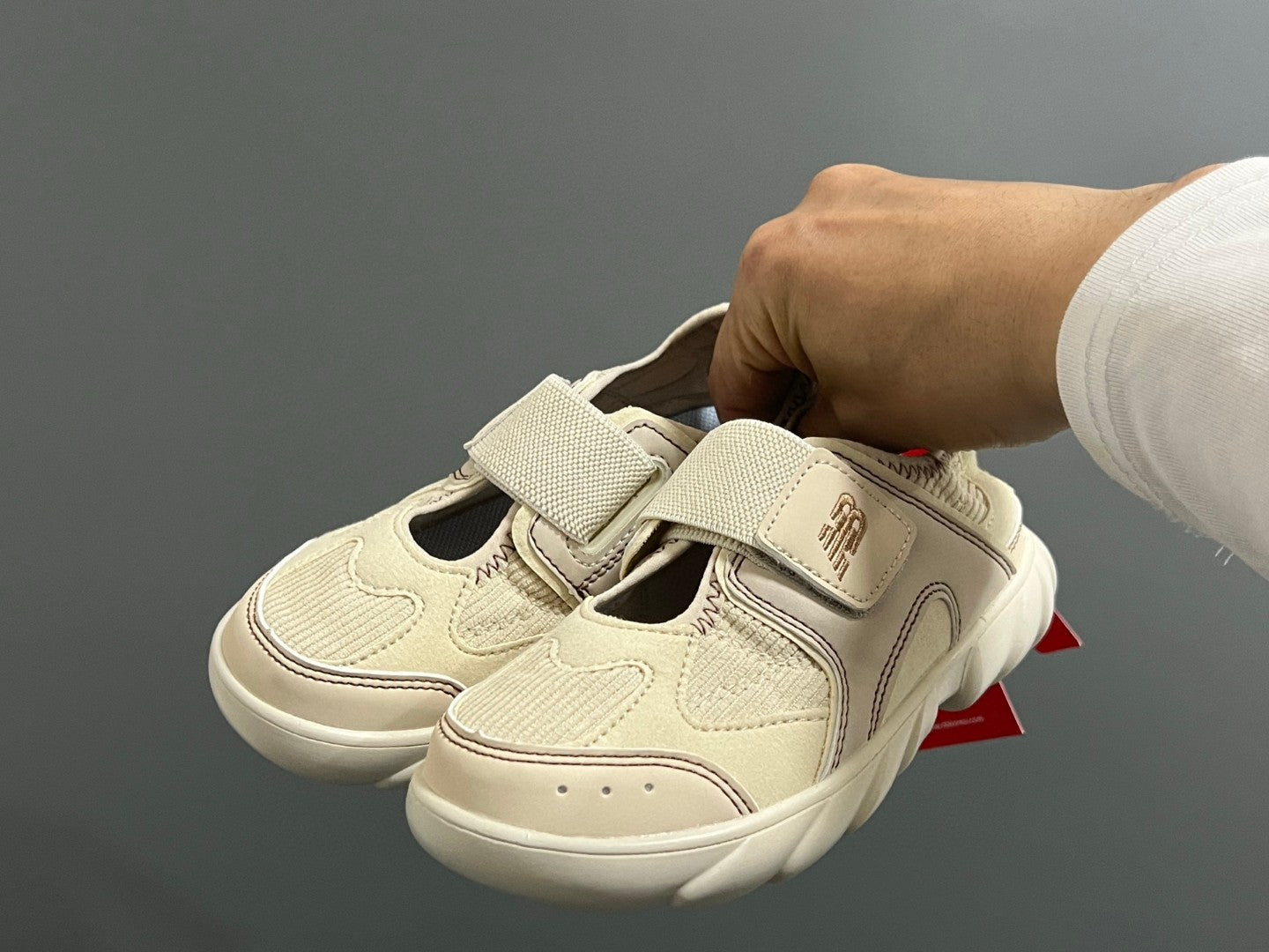 NB new 920 Mary Jane mesh stitching Velcro children's sandals" light beige"