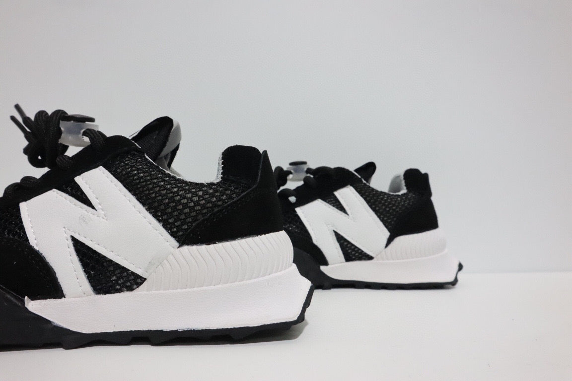 N official website synchronized parallel bars sandals " black, white"