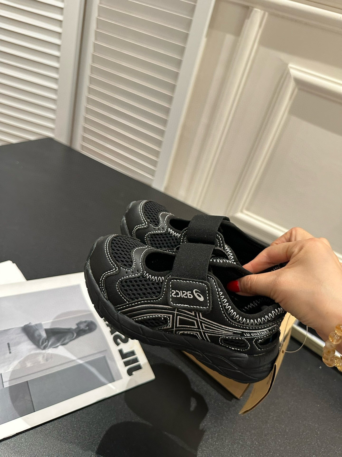 YSS closed toe sandals" black"