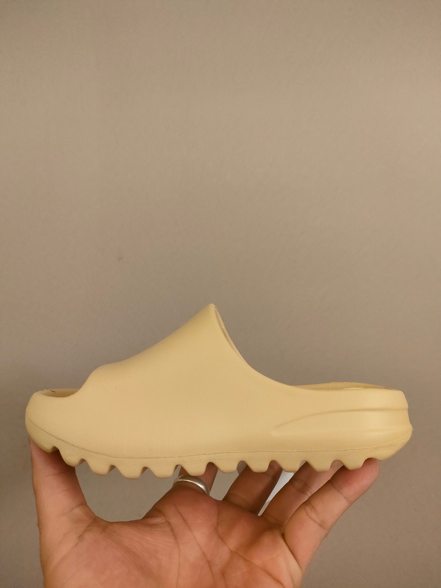 700 Coconut Slippers" beige"