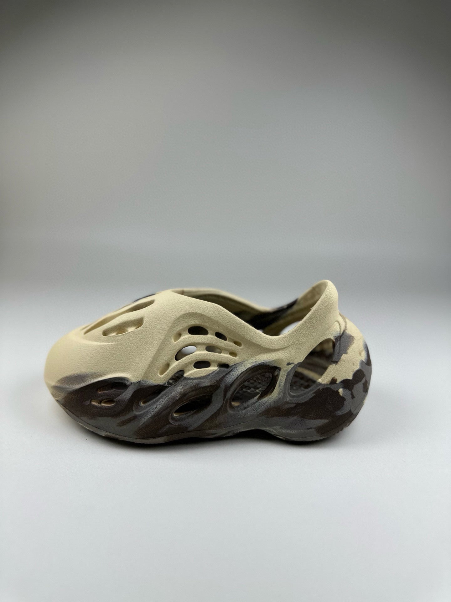 Coconut Crocs" black, cream"