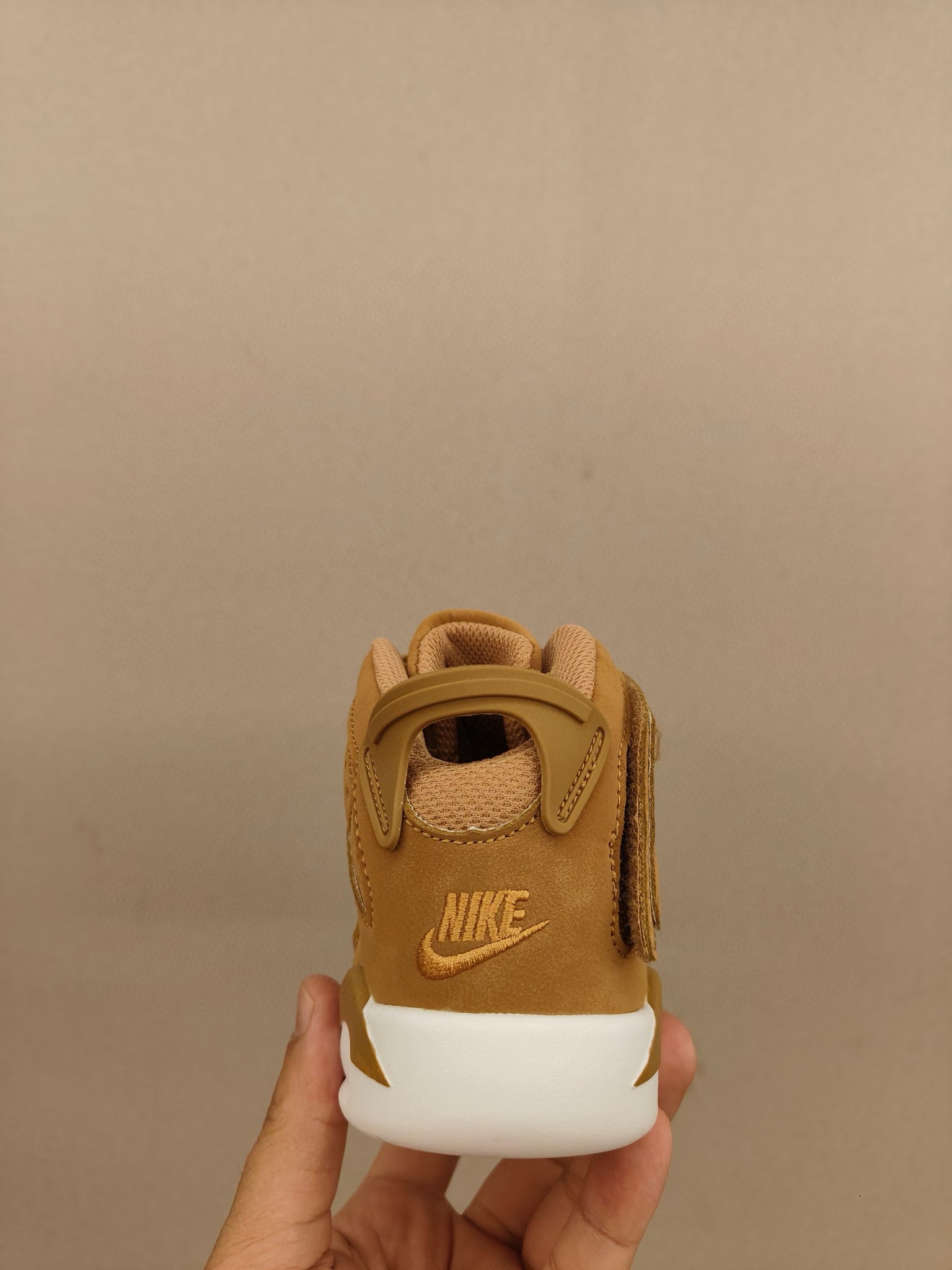 Joe 6 Velcro leather basketball shoes" brown"