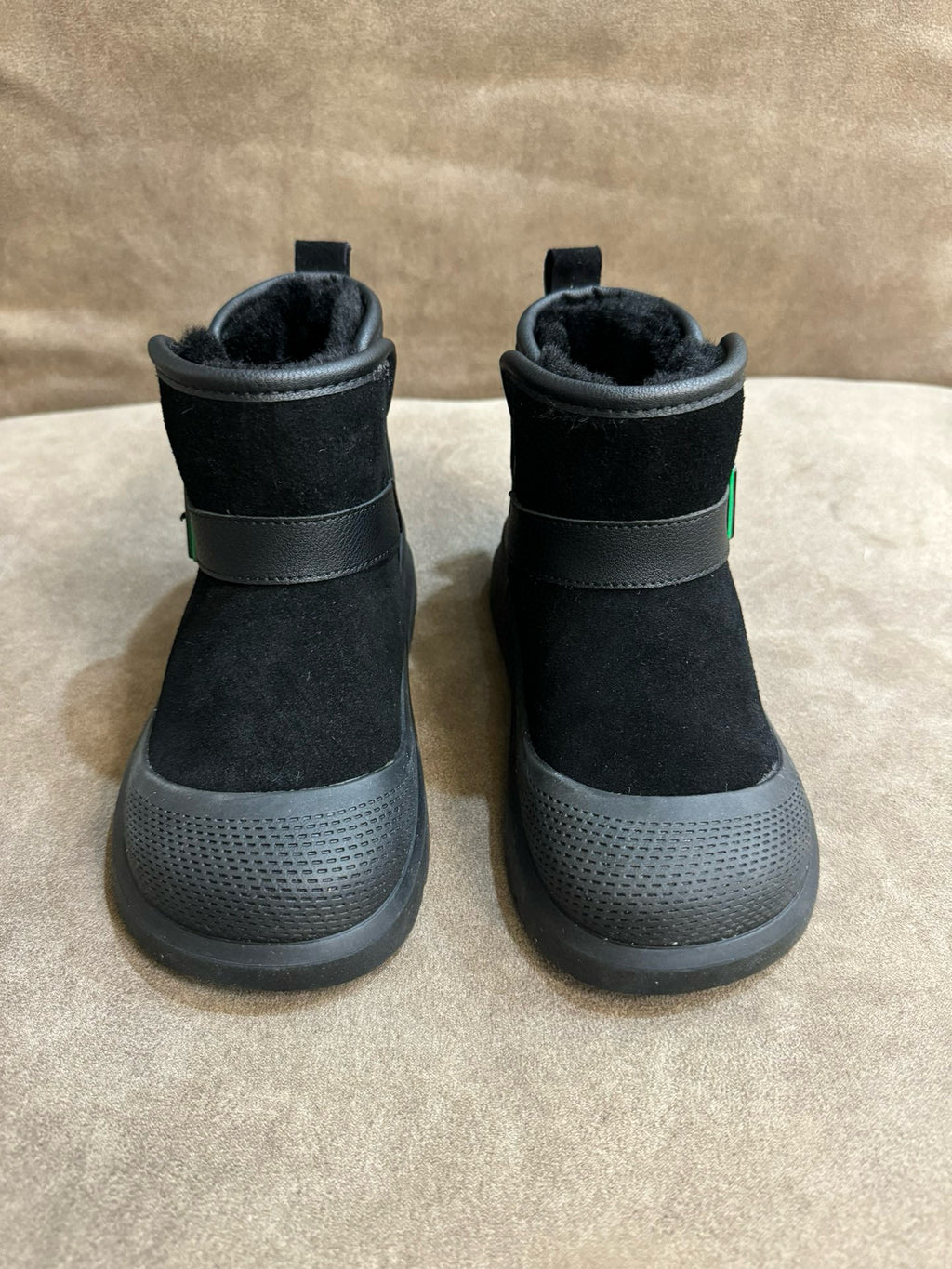 U-GG leather buckle mid-cut" black"