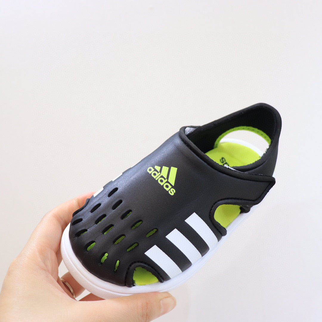 Adidas Seahorse III hole shoes" black"