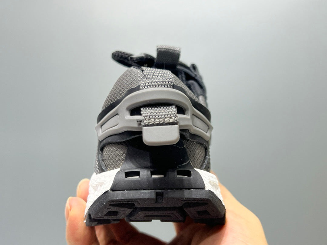 Nike's new tire-soled Velcro children's shoes " black"