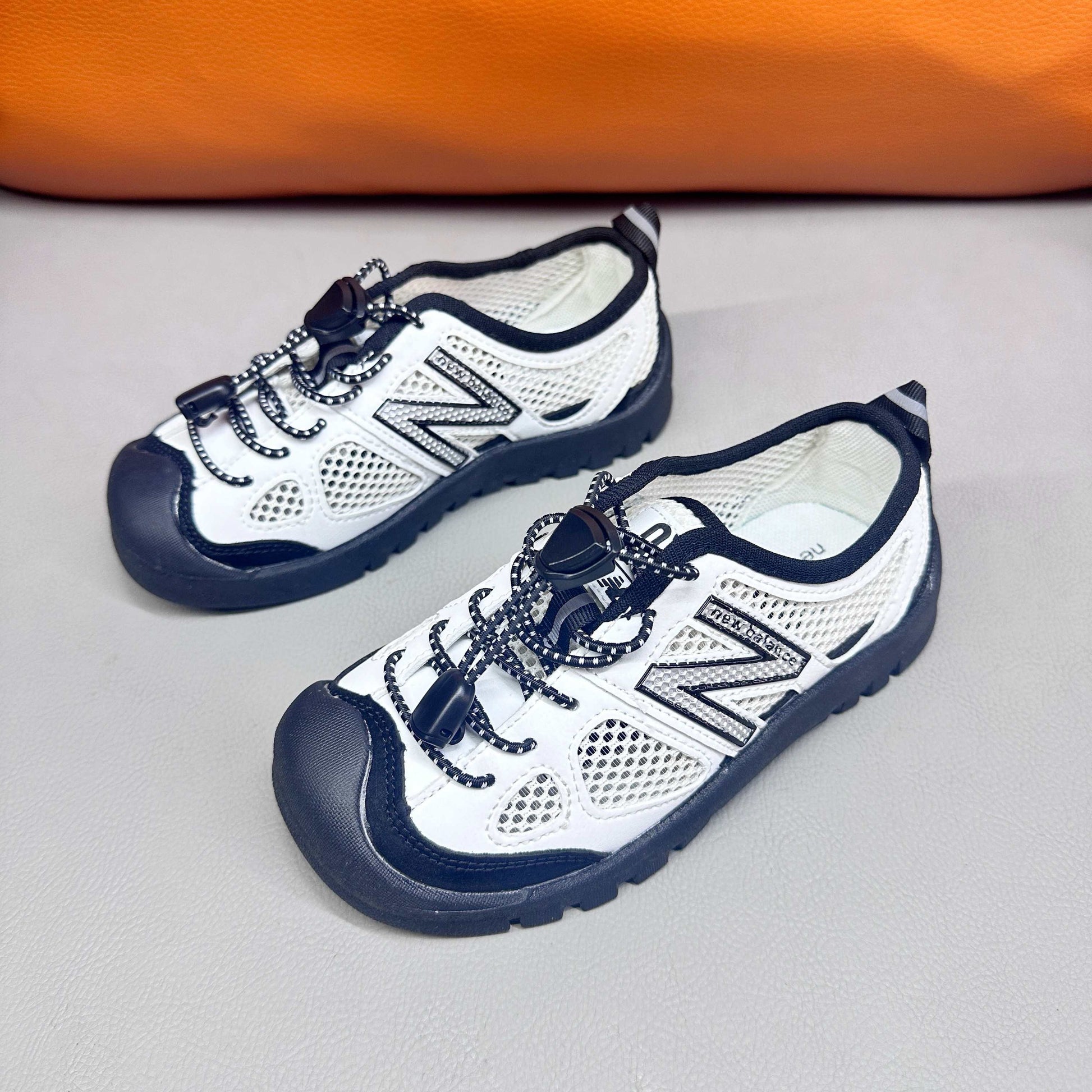 N530 MIUMIU Stream Sandals" white and dark blue"