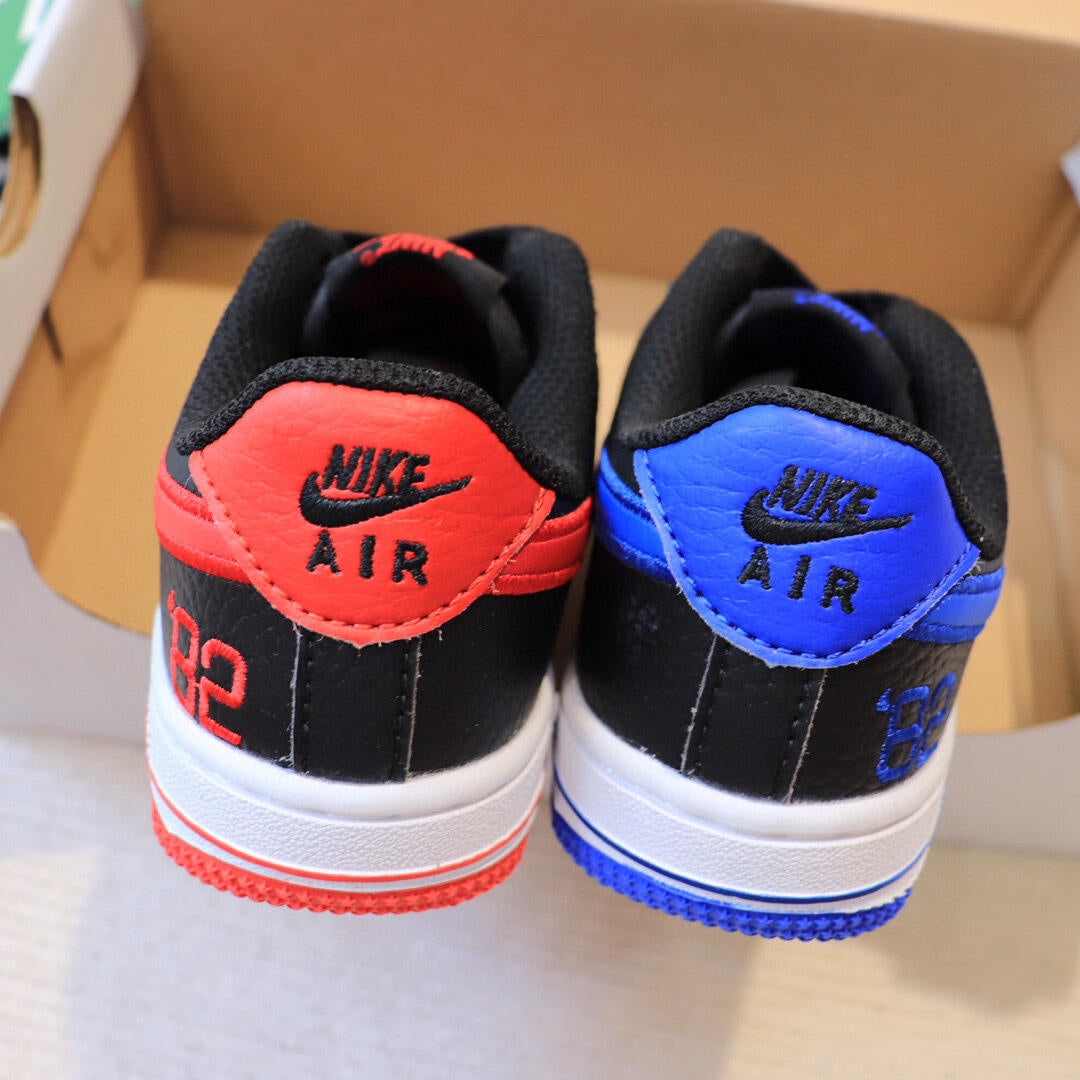 Air Force low-top lace-up sneakers" white, blue, red"