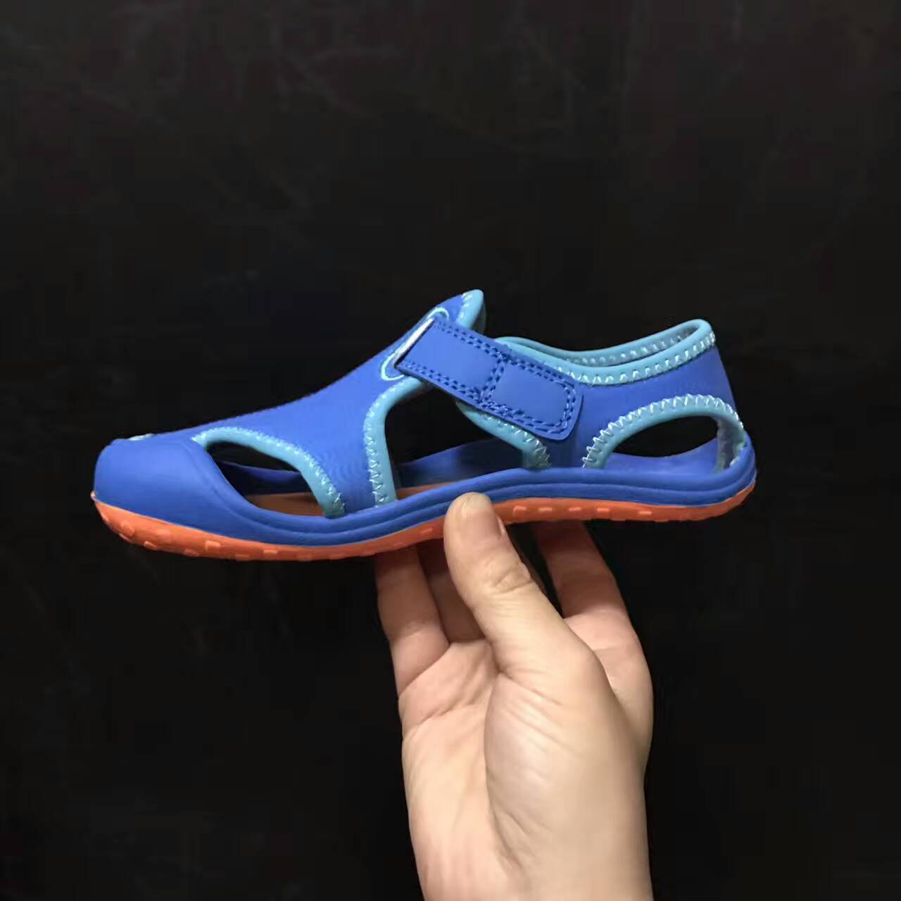 Nike children's closed toe sandals " blue"