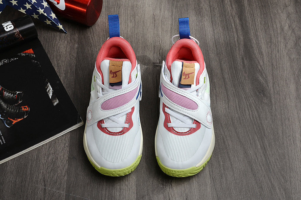 Nike's new UFO slip-on shoes for children" white"