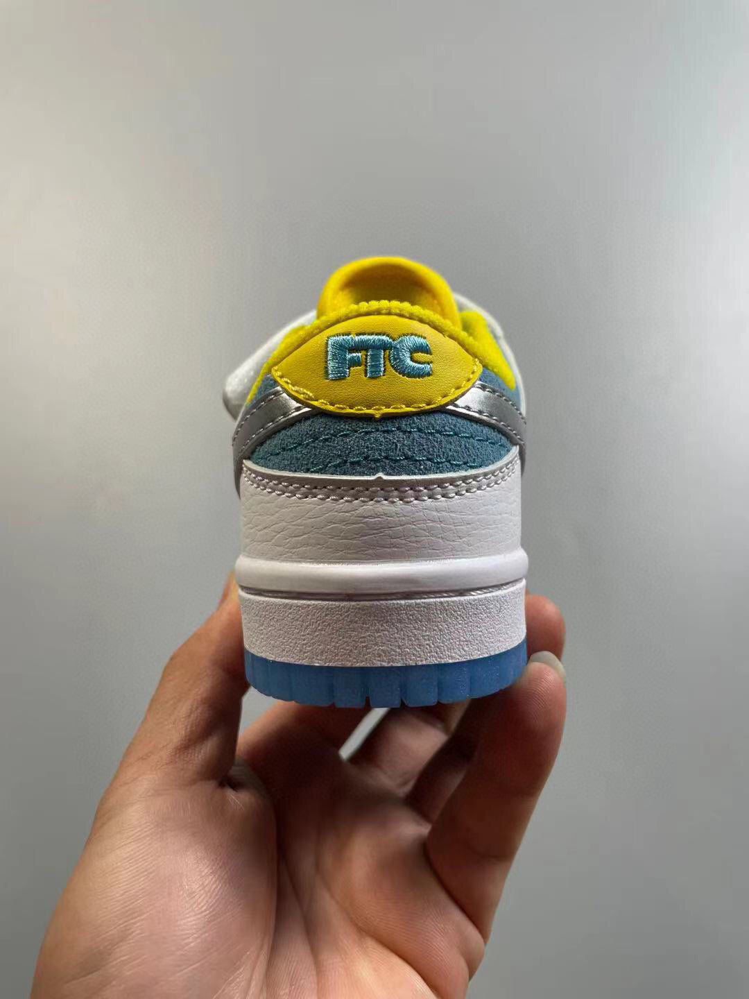 Nike SB single buckle sneakers" white, blue"