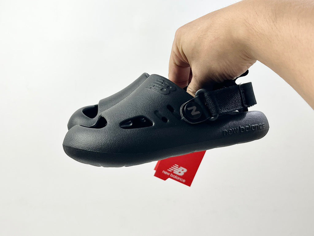 NB hole two-way sandals" black"
