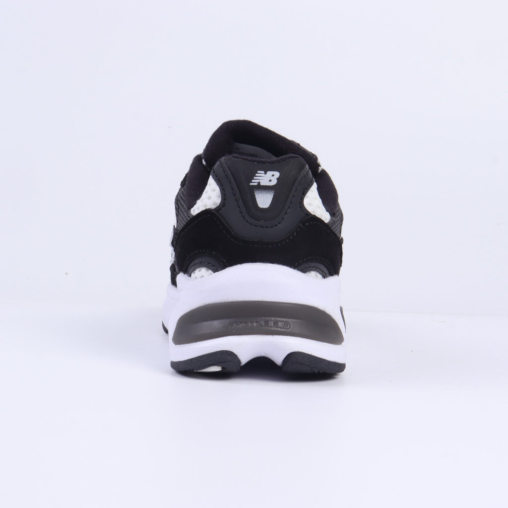 N 2010 children's shoes" black, white"