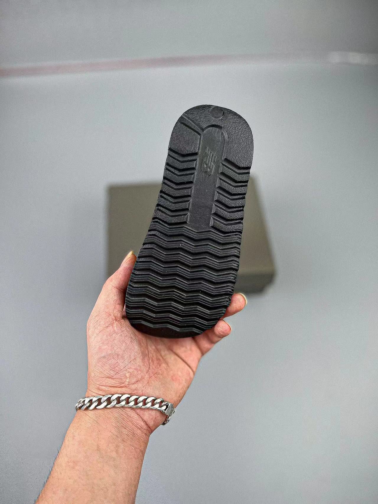 N large breasted sandals" black"