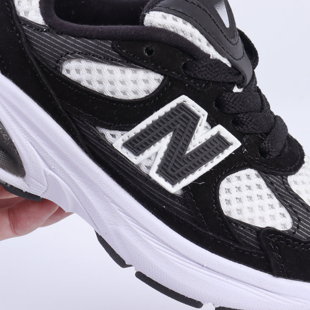 N 2010 children's shoes" black, white"