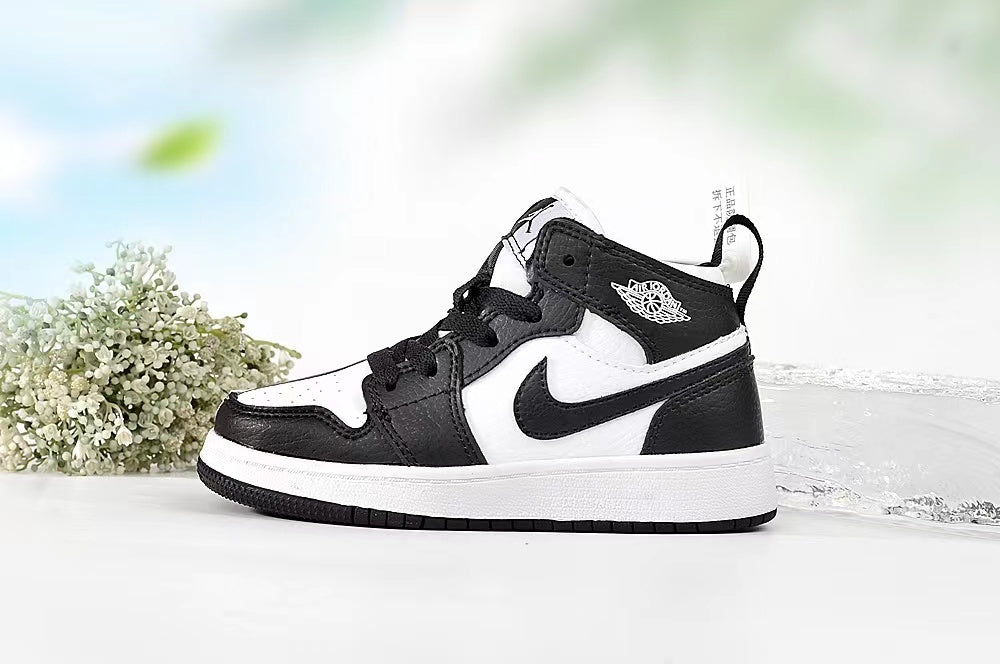 Jordan AJ1 children's shoes" black, white"