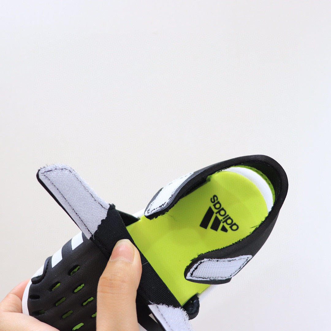 Adidas Seahorse III hole shoes" black"