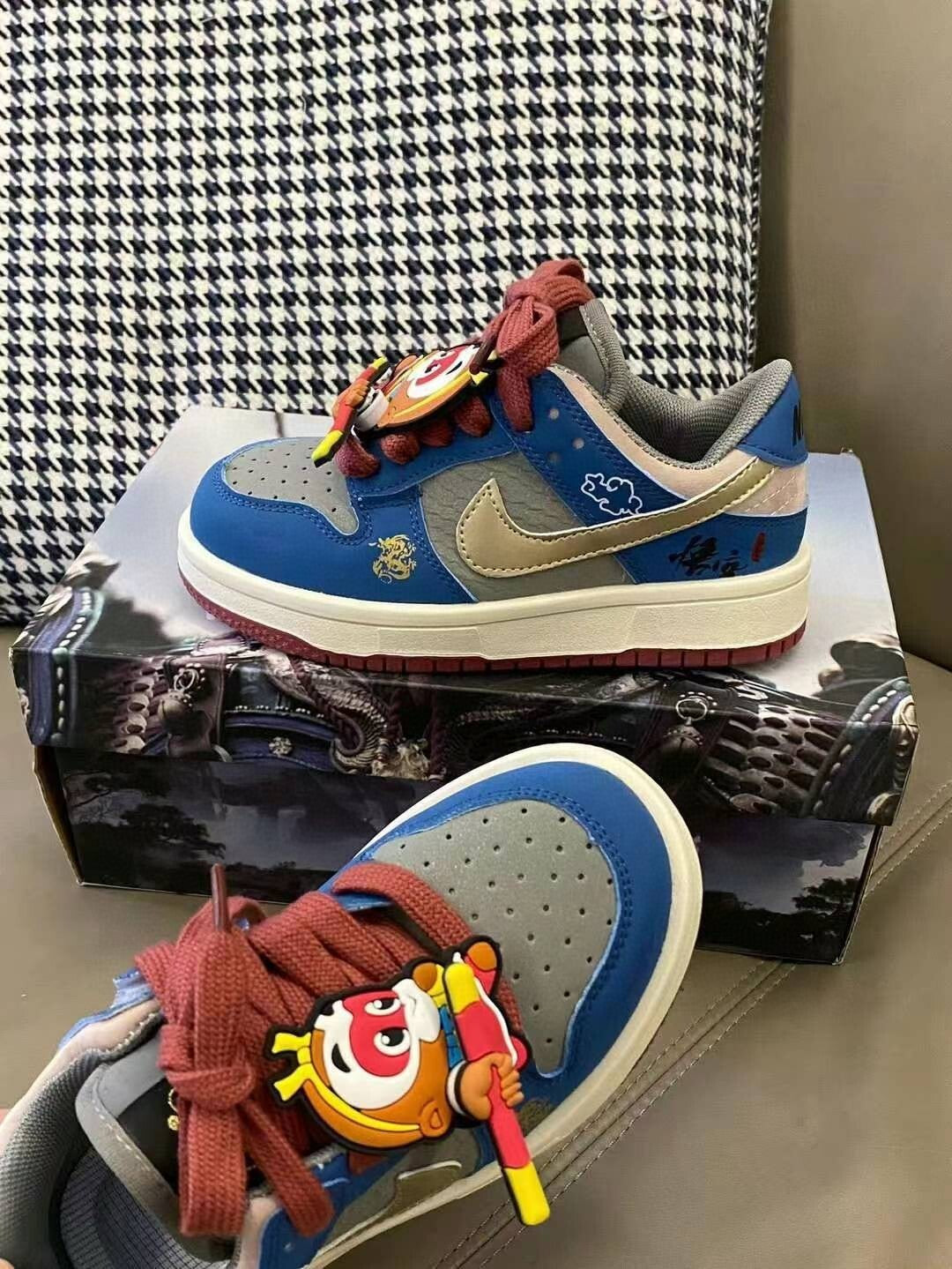 S-shaped low-top co-branded cartoon Velcro" blue"